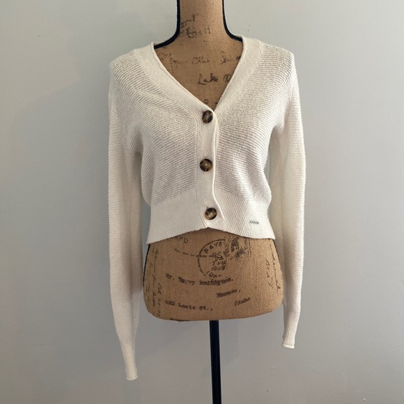 Abercrombie & Fitch Sweaters - Abercrombie & Fitch Cream Cropped Button Front Shrug Cardigan Medium